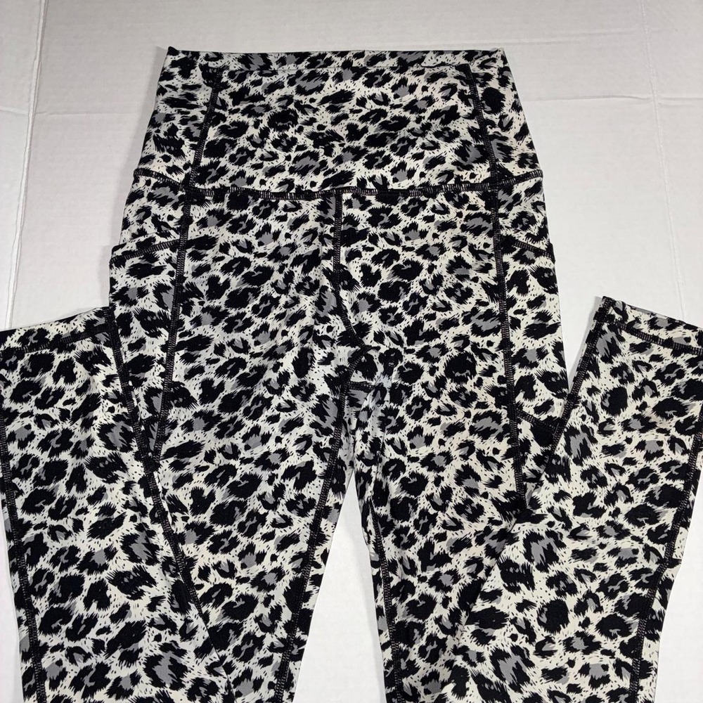 Zyia women's size 2 leopard print leggings side pockets